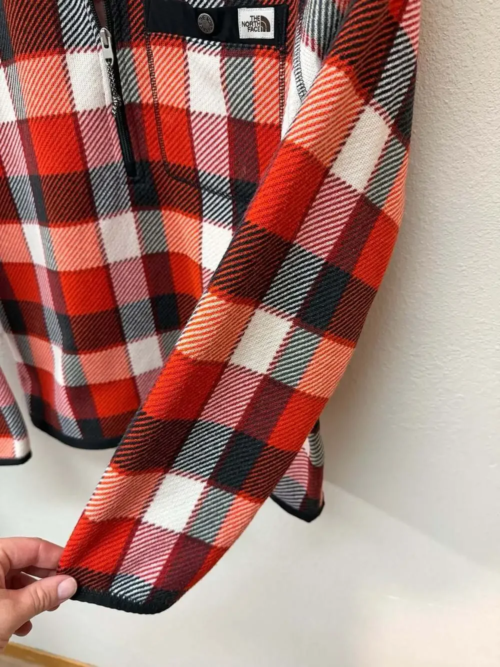 The North Face Men's Gordon Lyons Red Black Plaid 1/4 Zip Pullover Size M